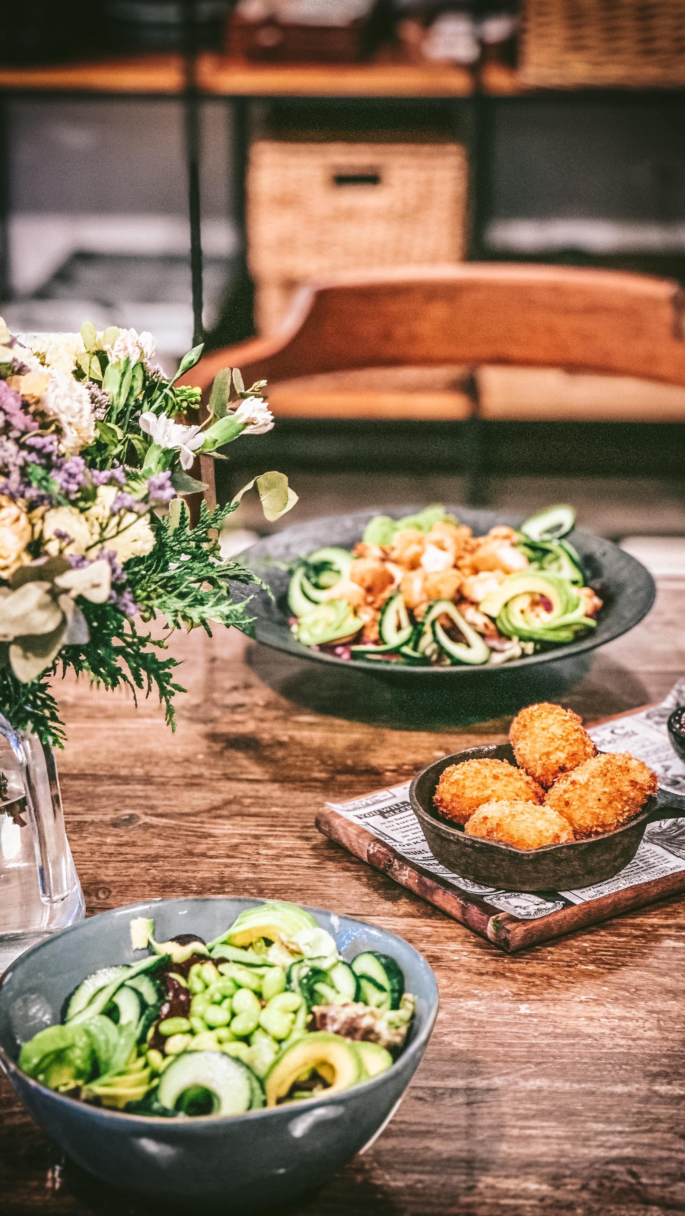 This is how to reset after a few days of indulgence 🧘‍♀️
Golden halloumi, crisp greens, avocado, roasted cauliflower & a lemony tahini dressing — wholesome, satisfying, and still full of flavor.
#ResetMeal #HealthyLifestyle #HalloumiSalad