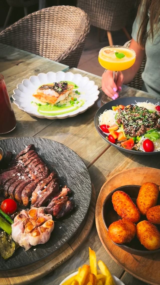 Why choose… when you can train hard and taste it all? 💪🍴
