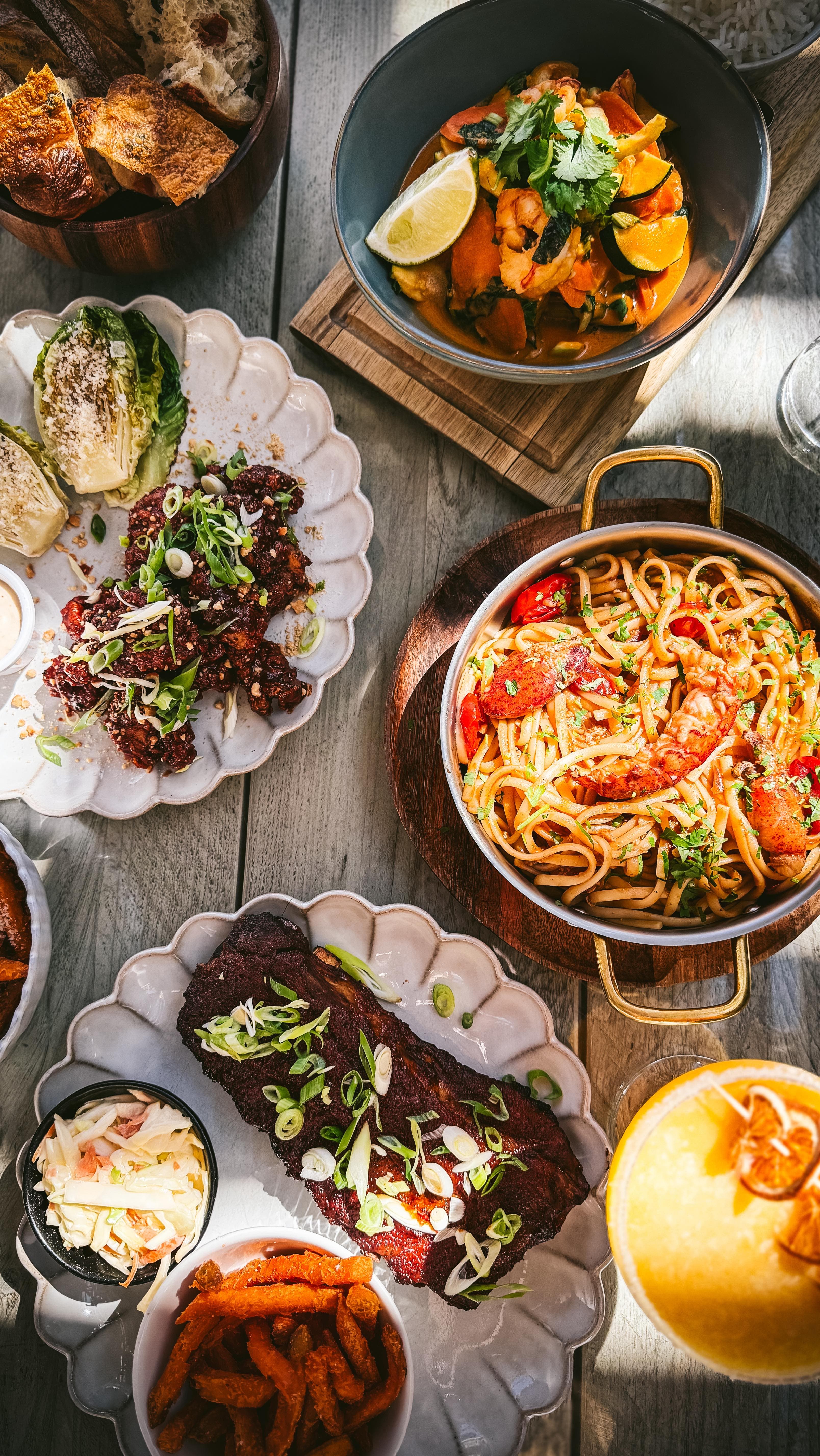 You see the food and… you lose control 🤯🔥 

🦞 Lobster linguine 
🍗 Korean chicken
🍤 Curry prawns
🍖 Pork ribs

Who’s sharing? (…not me 😅)