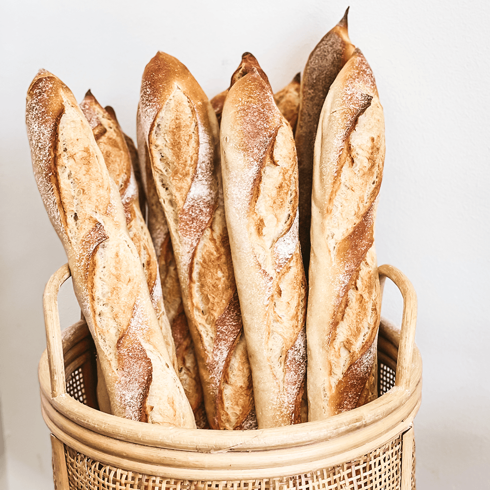 Baguetas doradas y crujientes tradicionales